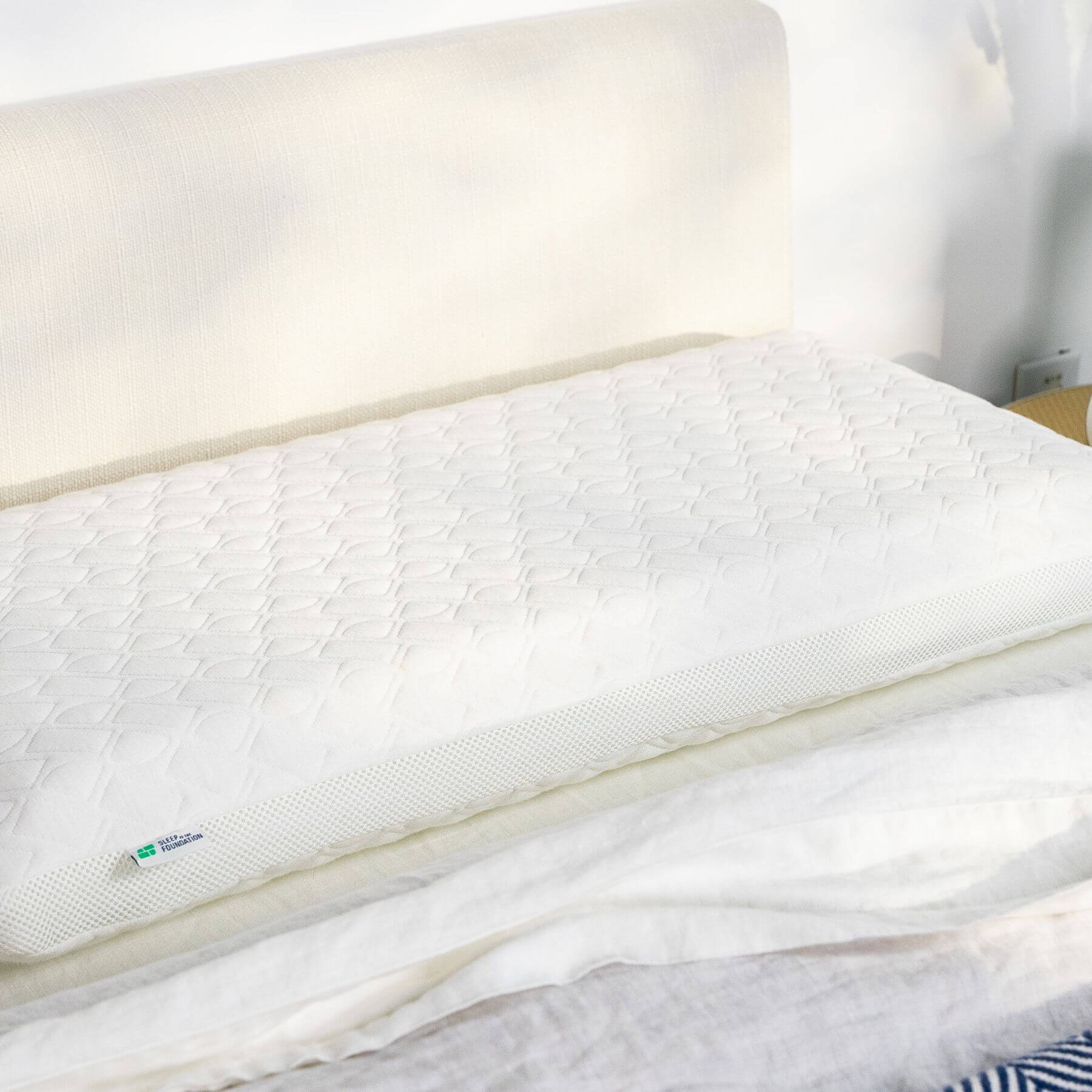 Gel Memory Foam Pillow - Image 2